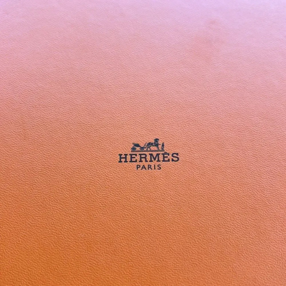 Hemes orange belt box. No belt included. I repeat just box no belt - Picture 3 of 10